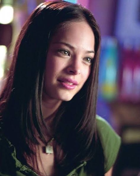 794 Likes, 11 Comments - @kristin_kreuk_daily on Instagram: “Cute little coffee shop owner ☕️ #kristinkreuk #lanalang #smallville #coffee #coffeeshop #owner…” Lana Lang Smallville, Kristin Kreuk Smallville, Kristen Kreuk, Lana Lang, Laura Vandervoort, Kristin Kreuk, Canadian Actresses, Female Actresses, Christina Hendricks