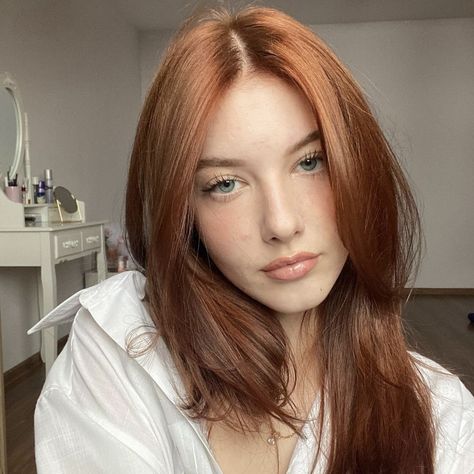 Redhead Face Claim, Cassie Hobbes, Ginger Models, Hairstyles For Layered Hair, Ginger Girls, Copper Hair, Hair Reference, Color Inspo, Hair Inspo Color