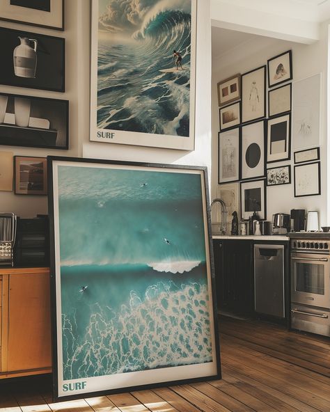 🌊✨ Transform your space with the serene beauty of the ocean! These stunning surf-inspired prints are perfect for adding a touch of adventure and tranquility to any room. Dive into a wave of style and bring the beach vibes home. 🏄‍♂️🌅 #surfart #homedecor #oceanvibes #wallart Surf Style Home Office, Retro Surf Aesthetic Bedroom, Surf Gallery Wall, Masculine Beach House, Modern Beach Apartment, Surf Interior Design, Surf Living Room, Beach Home Aesthetic, Surf Beach House