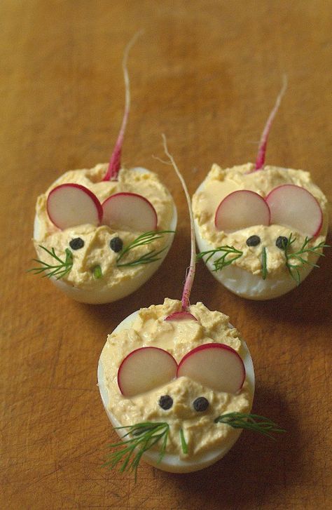 Decorações Com Comidas, Food Art For Kids, Amazing Food Decoration, Creative Food Art, Party Food Platters, Lake Food, Easy Food Art, Food Garnishes, Snacks Für Party