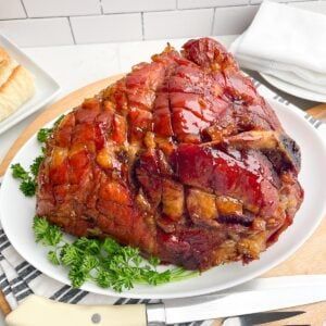 How to Cook a Ham in a Roaster - Midwestern HomeLife English Christmas Dinner, Best Christmas Dinner Recipes, Orange Glazed Ham, Christmas Ham Recipes, Ham Dinner, This Week, Christmas Ham, Glazed Ham, Ham Recipe