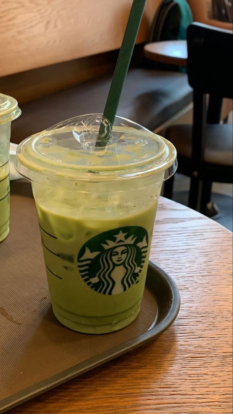 #starbucks #iced #matchalatte #drink #drinks #yummy #latte Starbucks Iced Matcha, Matcha Latte Starbucks, Matcha Iced, Mojito Strawberry, Drink Starbucks, Starbucks Latte, Starbucks Matcha, Matcha Drink, Iced Matcha Latte