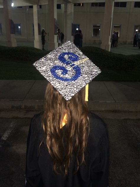 Decorated graduation cap with rhinestones. #graduation #graduationcap #decoratedgraduationcap #rhinestones #decoratedgraduationcapwithrhinestones Grad Cap Sparkle, Grad Cap Ideas Bedazzled, Cap Decoration Graduation Rhinestones, Rhinestone Graduation Cap Ideas, Graduation Cap Rhinestone Design, Rhinestone Grad Cap Ideas, Bejeweled Graduation Cap, Blinged Out Graduation Caps, Graduation Cap Designs Bedazzled