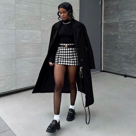 Aesthetic Outfits To Recreate, Taliacupcake Outfits, Loafers Shoes Outfit, Mocassin Outfit, Luxury Vibes, Plus Size Baddie Outfits, Office Casual Outfit, Winter Fashion Outfits Casual, Stylish Work Attire