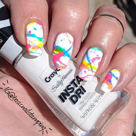 Splatter... for the September 22nd @clairestelle8challenge 💗💚💙💛🧡 Swipe 👈👉 to see the splatter aftermath creation and color swatches 💅  Base… Water Colour Nails, Paint Splatter Nails, Splatter Nails, Dot Nail Designs, Dot Nails, Water Color Nails, Gel Nail Art Designs, Dots Nails, Neon Design