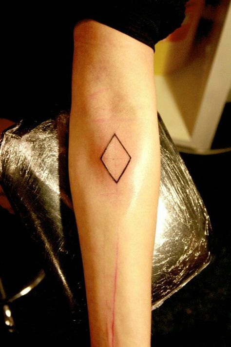 Rhombus Tattoo, Chicago Tattoo Ideas, Tattoos Minimal, Chicago Tattoo, Worst Tattoos, Flash Photos, Shape Tattoo, Diamond Tattoos, Shapes Abstract