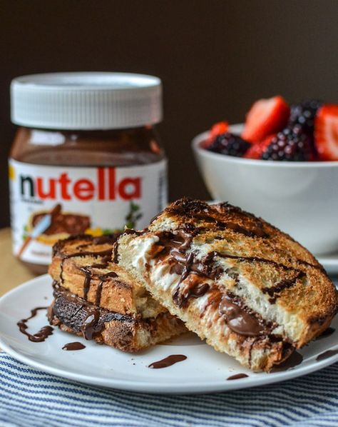 Cream Cheese Sandwich, Nutella Cream Cheese, Nutella Cream, Nutella Sandwich, Cream Cheese Sandwiches, Dessert Sandwich, Cheese Sandwich Recipes, Sandwich Shop, Nutella Recipes