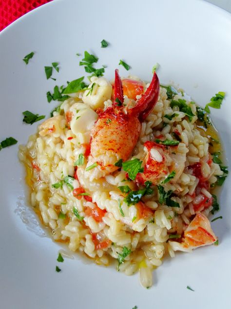 I was recently contacted by the folks who work for an Italian cookware brand, Lagostina. CONTEST IS OVER! They asked if I could create a winter risotto recipe using the pot and to give an honest review, I thought about it for less than a second and said Yes! Since it’s the holiday season with … Filet Mignon Chorizo, Italian Dinners, Lobster Risotto, Risotto Dishes, Seafood Risotto, Gift Me, Lobster Dishes, Recipes Seafood, Lobster Recipes