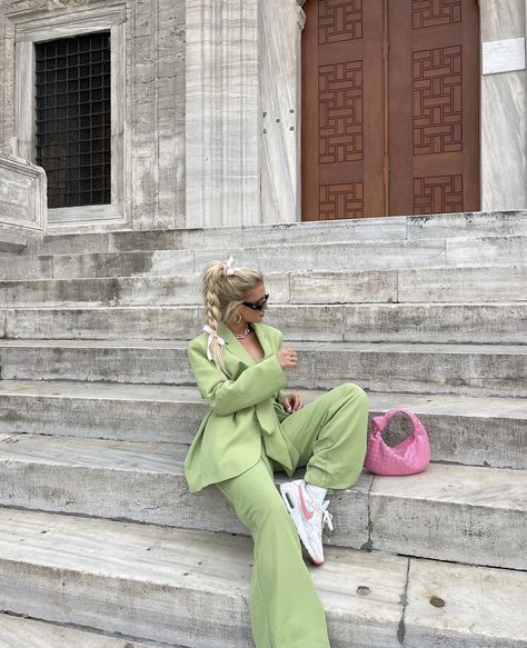 Zara Spring Trousers Set, Zara Spring Straight Leg Parachute Pants, Pink Zara Bag, Jacquemus Light Green Bag, Jacquemus 2022 Bag, Cottage Core Outfit, Ruffle Outfit, Zara Bag, Matching Sets Outfit