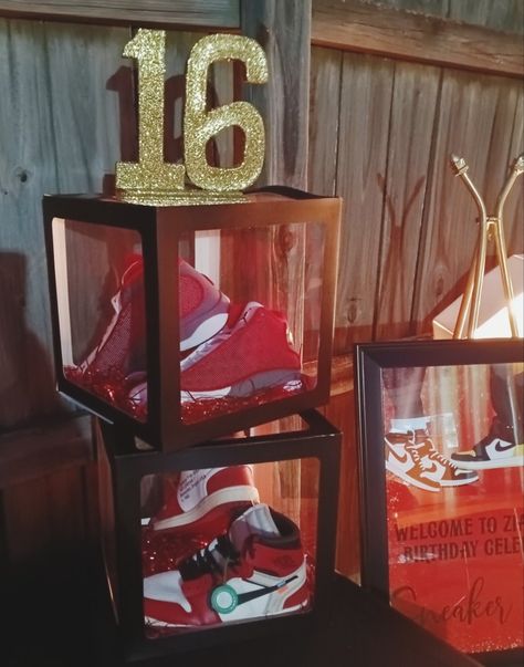 Sneakerball Sweet 16, Sneakers Ball Party Ideas, Jordan Centerpieces, Sneaker Themed Party, Sneaker Party Decorations, Sneakerball Centerpiece Ideas, Sneaker Ball Birthday Party Ideas, Sneaker Ball Centerpieces, Sneaker Theme Party Ideas