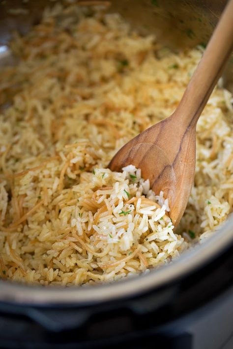 Barley Pilaf Recipe, Easy Rice Side Dishes, Best Rice Recipes, Buttery Rice, Slow Cooker Rice, Spaghetti With Ground Beef, Rice Pilaf Recipe, Group Recipes, Pilaf Recipe