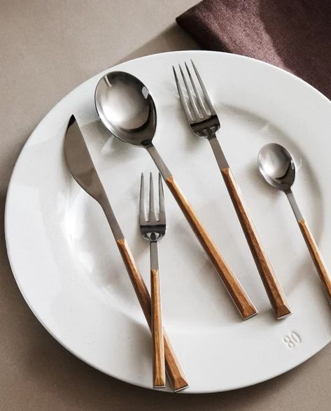 steel and wood flat ware Stainless Steel Cutlery, Stainless Steel Flatware, Flatware Set, Zara Home, Danish Design, Wood Design, States Of America, Flatware, United States Of America