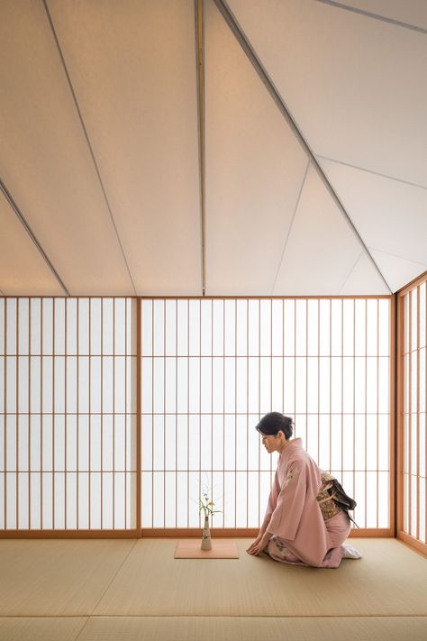 Kengo Kuma’s Rooftop Tea House On A Canadian Terrace - IGNANT Tea House Interior, Japanese Tea Room, Tea House Design, Japan Interior, Japanese Tea House, Japanese Style House, Japanese Interiors, Kengo Kuma, Zen Style