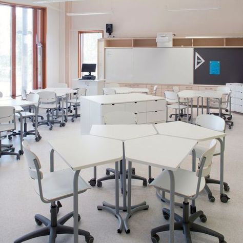 Small Classroom, Banquette Seating In Kitchen, Classroom Interior, Laboratory Design, Classroom Seating, Modern Classroom, Classroom Layout, School Interior, Interior Design School