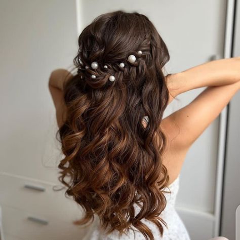 Braid hairstyle Open Hairstyles With Beads, Open Hair Messy Hairstyles, Open Messy Hairstyle, Ethereal Hairstyles Romantic, Long Open Hair Hairstyles Wedding, Open Hair Braid Hairstyles, Open Hair Curls Hairstyle, Hairstyles For Marriage Function, Hairstyles For Sangeet Function