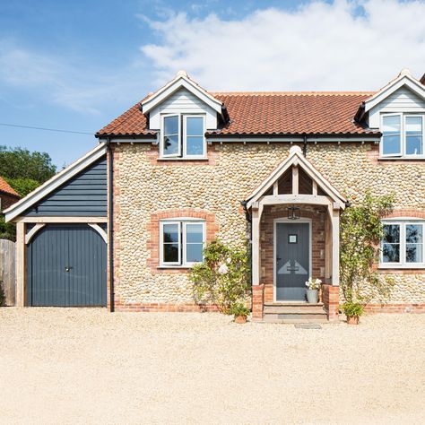 Cottage Style Exterior Homes, British Cottage Interior, Cottage Style Exterior, Norfolk Cottages, Ideal Home Magazine, Plot Of Land, Kerb Appeal, Modern Country Style, Cottage Renovation