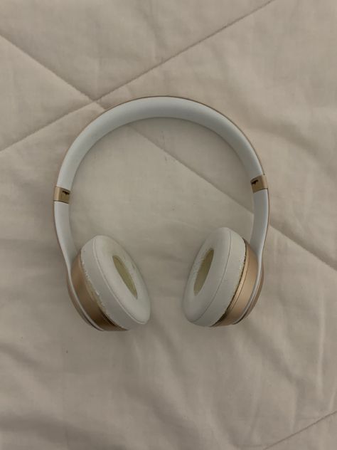 White Beats Headphones Aesthetic, White Beats Aesthetic, Beat Headphones, Beats Aesthetic, Beats Headphones Aesthetic, Gold Beats, Headphones Aesthetic, Christmas Lists, Wishlist 2024