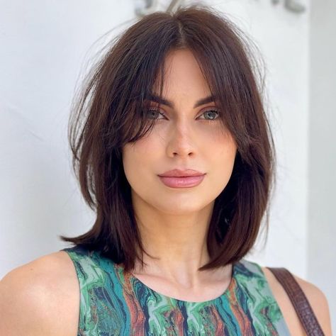 Bob with Tousled Curtain Bangs Haircuts For Oval Faces, Trendy Curtain Bangs, Flattering Haircuts, Office Hairstyles, Long Shiny Hair, Oval Face Haircuts, Hair Adviser, Bangs Hairstyles, Big Forehead