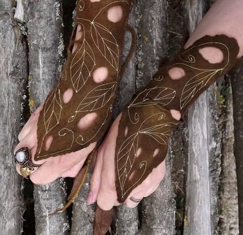 Armour Fantasy, Wrist Gloves, Vine Pattern, Felt Fairy, Elf Costume, Fairy Clothes, Wet Felt, Fairy Fashion, Fashion Unique