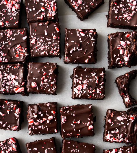 Peppermint Brownies Recipe, Peppermint Dessert, Delicious Holiday Desserts, Peppermint Fudge, Cake Book, Peppermint Candies, Peppermint Brownies, Dark Chocolate Ganache, The Perfect Marriage