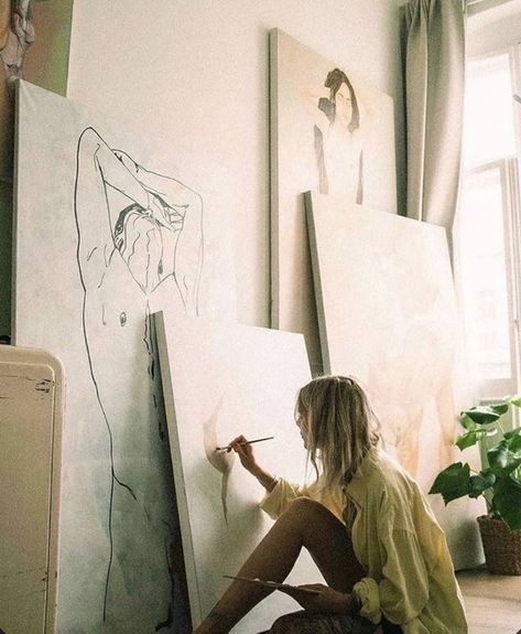 Woman In Art Studio, Artsy Photoshoots At Home, Artist Dream Life, Painter Photoshoot Ideas, Rich Artist Aesthetic, Artist Outfit Style Painter Aesthetic, Artist Profile Picture Ideas, Artist Photoshoot Ideas Art, Female Energy Aesthetic