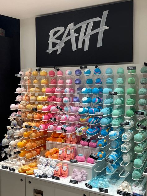 Bathbombs Ideas, Small Business Bath Products, Lush Cosmetics Aesthetic, Lush Skincare, Lush Products Aesthetic, Bubble Bath Aesthetic, Bathbomb Aesthetic, Best Lush Products, Lush Aesthetic