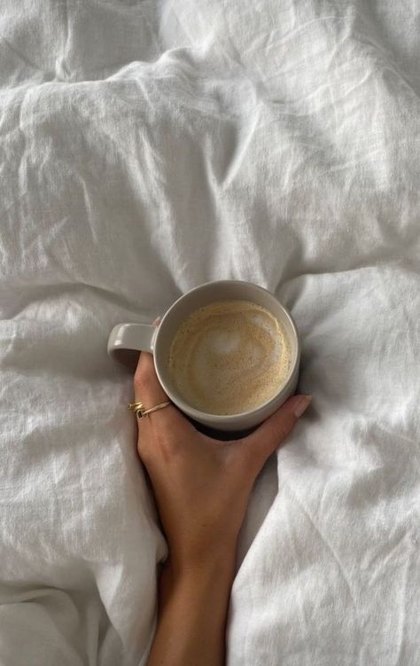 Aesthetic Content, Coffee Obsession, Coffee Pictures, Aesthetic Coffee, Coffee Is Life, Small Moments, Foto Ideas Instagram, Coffee Cozy, Beige Aesthetic