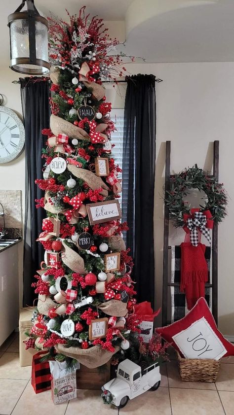 Pencil Tree Ideas Christmas, Adams Family Christmas Tree, Christmas Farmhouse Tree Ideas, Mens Christmas Tree Ideas, Construction Christmas Tree Ideas, Slim Tree Decor, Pencil Trees Christmas, Christmas Pencil Tree Ideas, Pencil Tree Decorating Ideas Farmhouse