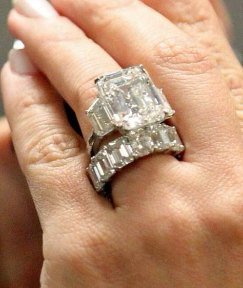 Kim Kardashian Engagement Ring, Huge Diamond Rings, Most Expensive Jewelry, Huge Wedding, Wedding And Engagement Ring, Vintage Engagement Rings Simple, Expensive Wedding Rings, Unusual Wedding Rings, Big Wedding Rings