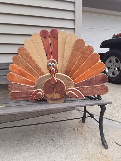 Thanksgiving Wood Crafts, Wood Palette, Wooden Turkey, Fall Wood Crafts, Palette Projects, Turkey Decor, Thanksgiving Coloring, Thanksgiving Projects, Halloween Wood Crafts