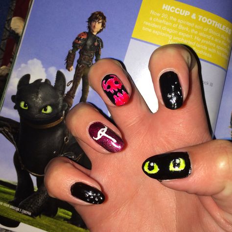 I love how to train your dragon and these nails are awesome Toothless Dragon Nails, Toothless Nails, How To Train Your Dragon Nails, How To Train Your Dragon Nail Art, Httyd Nail Art, Httyd Nails, How To Train Your Dragon Bracelet, How To Train Your Dragon Jewelry, Dragon Nails