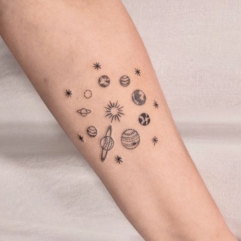 Space Tattoo Ideas, Outer Space Tattoos, Astronomy Tattoo, Solar System Tattoo, Tattoo Diy, Universe Tattoo, Tattoos Cute, Planet Tattoos, Disney Tattoo