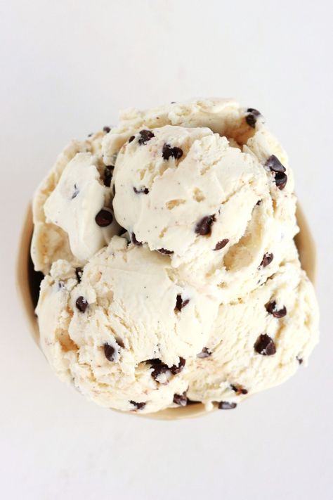 chocolate chip ice cream Vanilla Chocolate Chip Ice Cream, Ice Cream Chocolate Chip, Cream Images, Prepare For Summer, Ice Cream Videos, Cream Photography, Ice Cream Images, Easy Homemade Ice Cream, Ice Cream Photography