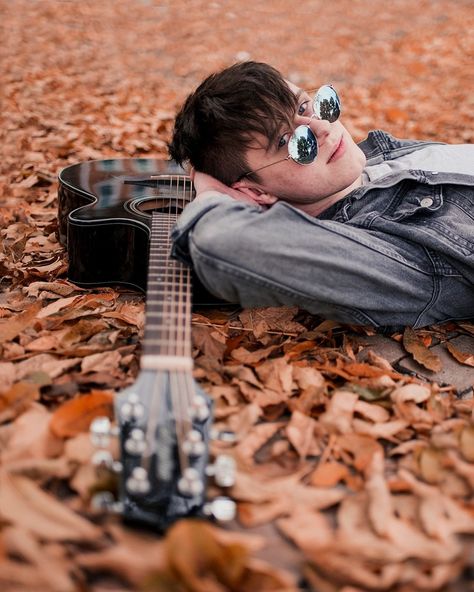 Guitar Senior Pictures, Guitar Poses, Guitarist Photography, Guitar Portrait, Old Town Alexandria Va, Fall Senior Portraits, Senior Portraits Male, Senior Photos Boys, Musician Portraits