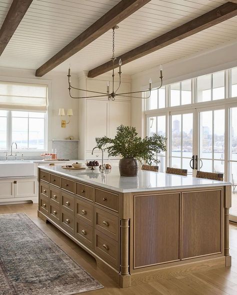 Kitchen Lighting Design, Diy Backsplash, Brown Kitchens, Classic Kitchen, Kitchen Views, Kitchen Inspiration Design, Pantry Design, Beautiful Kitchens, Dream Kitchen