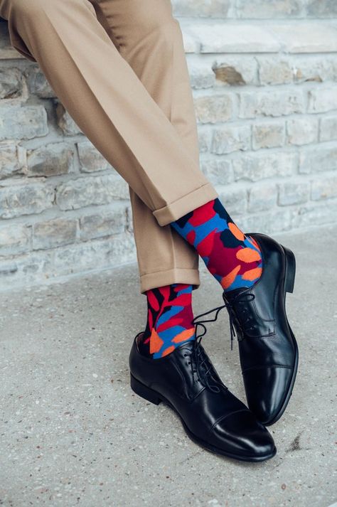 Colorful Socks Outfit, Socks Outfit Men, Vibrant Academia, Suit Socks, Mens Winter Socks, Socks Photography, Bold Socks, Shoes Matching, Shoes Editorial