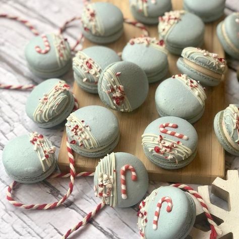 Macaron Gift Ideas, Christmas Flavored Macarons, Macaron Design Ideas, Macaroons Decoration Ideas, Christmas Macarons Decoration, Macaron Decoration Ideas, Macaron Packaging Ideas, New Year Macarons, Macaron Wreath