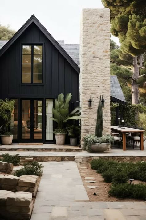 Black Home Exterior, Home Exterior Ideas, Celebrity Home, Celebrity Mansions, Black Cottage, Black Houses, Live In Style, Black Home, Home Exterior