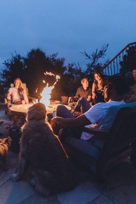 Family Hanging Out, Fire Pit Friends, Pose For Group Photos, Family Time Aesthetic, Best Fire Pit, Family Vision Board, Cool Fire Pits, Vision Board Party, Money Vision Board