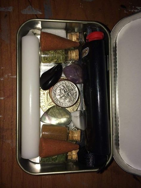 Knot Spells, Travel Altar, Candles Crystals, Witchcraft Altar, Pagan Spirituality, Mini Altar, Altoid Tin, Witches Altar, Eclectic Witch