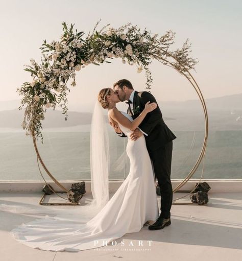 Round Wedding Arch With Flowers, Minimal Arch Wedding, Round Wedding Arbor, Round Arch Wedding, Circle Arch Flowers, Wedding Ceremony Circle Arch, Wedding Arch Circle, Circular Wedding Arch Flowers, Circle Arbor Wedding Flowers