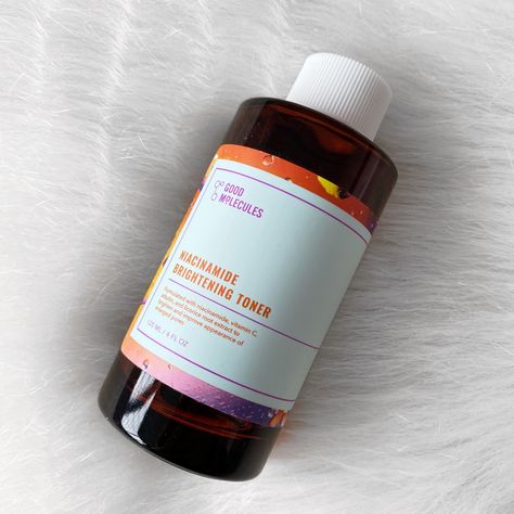 Good molecules niacinamide brightening toner #skincare #affordableskincare #skincareproducts #toner Niacinamide Brightening Toner, Good Molecules Toner, Good Molecules Skincare Aesthetic, Good Molecules Niacinamide Toner, Good Molecules Skincare, Aphrodite Beauty, Niacinamide Toner, Toner Skincare, Skincare Wishlist