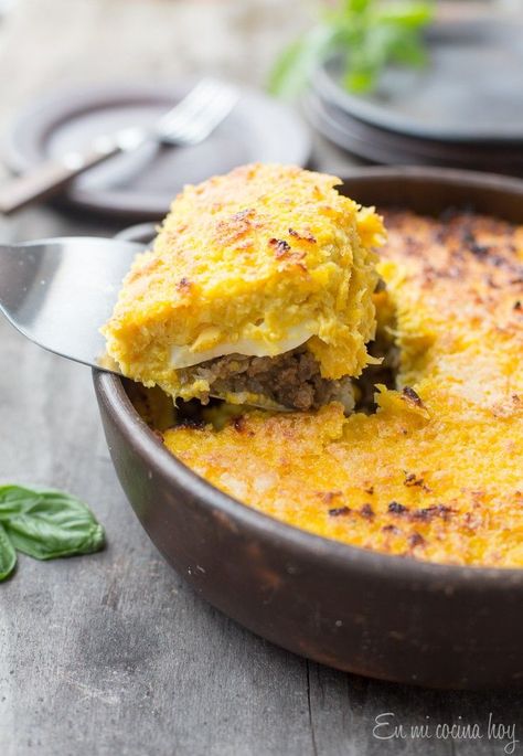 Chilean Corn and Beef Pie. During summer in Chile this is one of most traditional meals. Chilean recipe. Corn Pie, Beef Pie, Chilean Food, Egg Pie, South American Recipes, Chilean Recipes, Latin American Recipes, Beef Pies, Frozen Corn