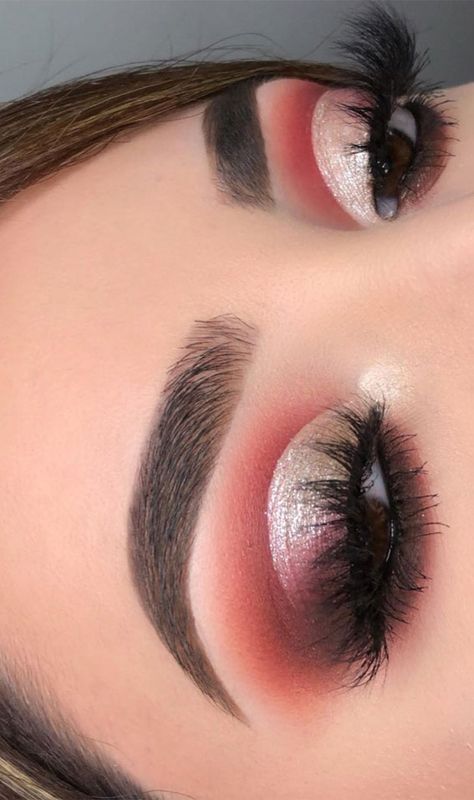 Brown Eyeshadow With Glitter, Brown Crease Eyeshadow, Cutcrease Eyemakeup Brown, Brown Eyeshadow With Pink Glitter, Eye Makeup Trends, Maroon Makeup, Maroon Eyeshadow, Soft Cut Crease, Crease Eyeshadow