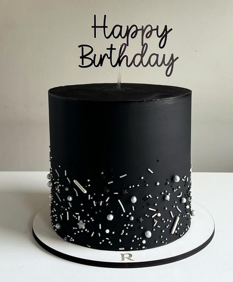 Black Cake With Sprinkles, Black Dessert Aesthetic, Adidas Birthday Cake, Black White Cake Birthday, Black And Silver Cake For Men, 30 Cake Birthday For Women, Black Cake For Men, Black And White Cake Aesthetic, Simple Black Cake