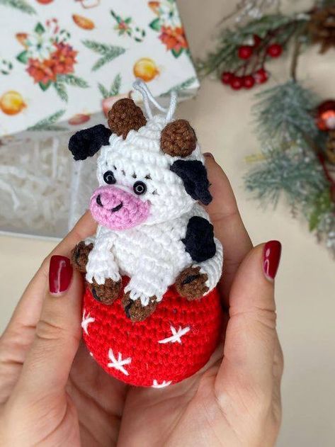 Free Crochet Patterns | My cow Christmas ornament ❤️🐮 | Facebook Cow Amigurumi Pattern, Basic Amigurumi, Crochet Pattern Cow, Crocheted Cow, Cow Crochet Pattern, Halloween Cow, Crochet Pour Halloween, Cow Crochet, Crochet Ornament Patterns