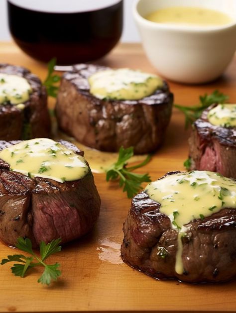 Gourmet Meals At Home, Filet Mignon Recipes, Bearnaise Sauce, Elegant Dinner, Steak Dinner, Beef Dishes, Tasty Food, Steak Recipes, Meat Dishes