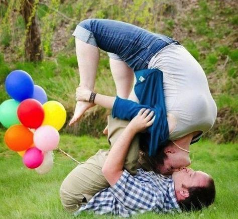 Well this is awkward... (27 Photos) Funny Couple Photos, Funny Couple Pictures, Awkward Photos, Funny Couple, Prom Photos, Funny Couples, Funny Relationship, Funny Love, Couples Photoshoot