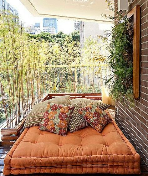 65 Outdoor Bed Ideas for Relaxing with Nature and Escape the Stuffy Indoors Balkon Decor, Tiny Balcony, Outdoor Beds, Futon Bed, Small Balcony Decor, Small Balcony Ideas, Balcony Design, Small Patio, Small Balcony