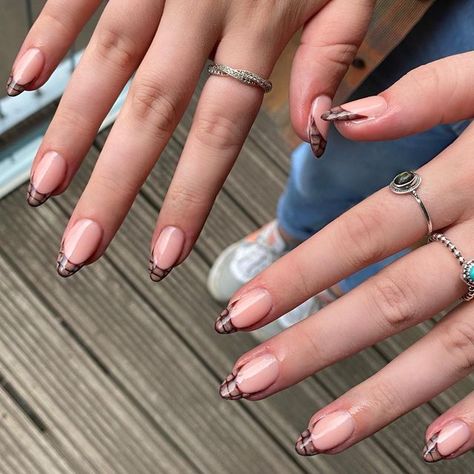 Snake Skin French Tip Nails Almond, Snake Tip Nails, French Snake Nails, Brown Snake Nails, Snake Skin French Tip Nails, Snakeskin French Tip Nails, Croc Tip Nails, Snake Print French Tip Nails, Snake French Tip Nails